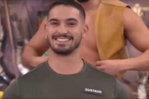 Gustavo tira camiseta para mostrar tatuagem e fica sem ninguém | Vai dar Namoro