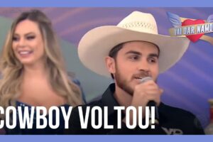 Ele voltou! Carlos Comboy engata uma sequência de versos de rodeio | Vai Dar Namoro